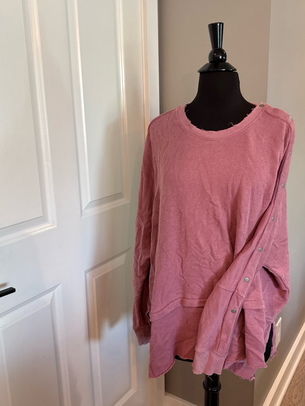 Women’s Washed Pink Button-Trim Pullover Top